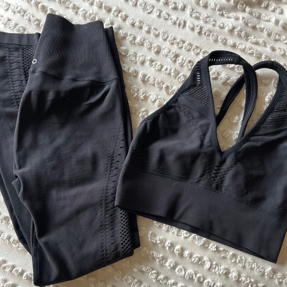 Alo Yoga Set